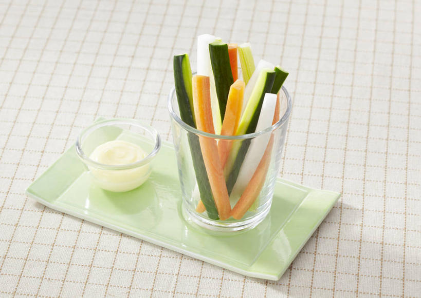 无人,横图,俯视,室内,白天,桌面,桌子,萝卜,胡萝卜,蔬菜,杯子,水果,切开,新鲜,木制,布料,调料,酱料,酱汁,生食,佐料,美乃滋,沙拉,食品,果实,调味品,调味料,布纹,色拉,酱,沙律,玻璃制品,桌布,食物,一个,餐巾,木制品,水杯,台布,切,有机食品,绿色食品,单个,色拉酱,千岛酱,剖面,蛋黄酱,切面,蛋黄沙拉酱,调味油,玻璃杯,红萝卜,甘荀,餐桌布,彩图,高角度拍摄,蔬果沙拉