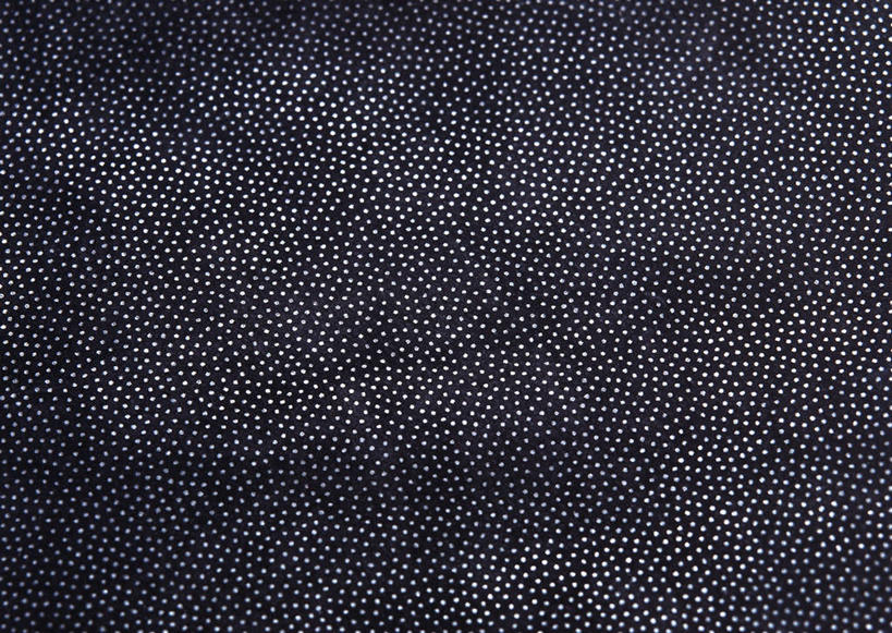 无人,横图,室内,特写,白天,正面,神秘,静物,一块,装饰,纹路,纹理,皮,皮革,黑色,温暖,皮肤,保暖,严肃,华丽,皮毛,点缀,御寒,庄重,含蓄,肌理,衬托,美观,雅致,雅观,沉静,猪皮,中间色,彩图,猪皮革