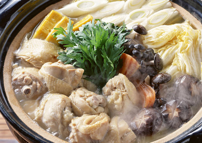 无人,横图,俯视,室内,特写,白天,烹饪,雾,桌面,桌子,萝卜,胡萝卜,蔬菜,洋葱,厨具,阴影,沸腾,朦胧,模糊,新鲜,反射,木制,蒸汽,炖锅,锅子,影子,陶瓷,大白菜,菌菇,香菇,鸡肉,肉,日本料理,料理,食品,陶瓷制品,水蒸气,雾气,菌类,锅,白菜,平菇,菜肴,美食,肉类,食物,一个,木制品,日式料理,日式,食用菌,佳肴,有机食品,绿色食品,单个,锅具,气体,玉葱,肉食,烹饪用具,蒸发,姬菇,糙皮侧耳,侧耳,黑牡丹菇,胶菜,镳菜,荷兰葱,烹调用具,圆葱,洋葱头,球葱,红萝卜,甘荀,葱头,烹调,彩图,高角度拍摄