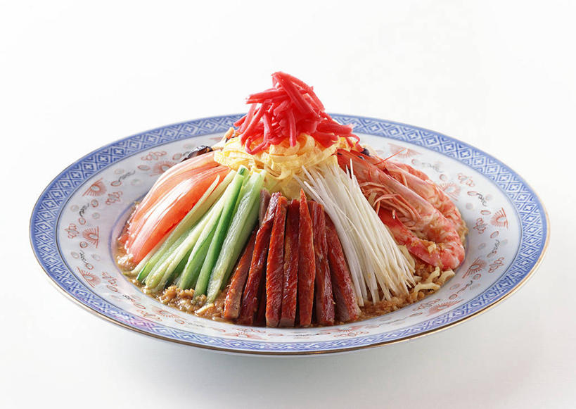 面食,面条,无人,横图,俯视,室内,特写,白天,白色背景,烹饪,中餐,桌面,桌子,黄瓜,蔬菜,西红柿,餐具,阴影,新鲜,反射,木制,碟子,盘,影子,面,肉,料理,食品,冷面,猪肉,菜肴,美食,肉类,食物,一个,盘子,木制品,碟,中式,摄影,佳肴,有机食品,绿色食品,影棚,单个,肉食,豚肉,洋柿子,青瓜,胡瓜,柑仔蜜,番茄,臭柿,彩图,高角度拍摄,影棚拍摄,拍摄,六月柿,喜报三元