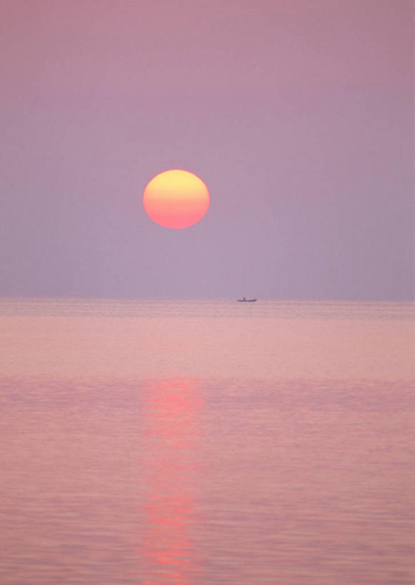 无人,竖图,室外,白天,正面,旅游,度假,海浪,海洋,美景,日落,太阳,日本,亚洲,景观,浪花,水平线,晚霞,霞光,落日,辽阔,海平线,娱乐,冲绳,自然,海水,黄昏,享受,休闲,广阔,景色,彩霞,放松,一望无际,冲绳县,自然风光,海景,东亚,琉球群岛,日本国,九州地方,无边无际,一马平川,夕照,薄暮,冲绳群岛,大海,风浪,海,海水的波动,近岸浪,涌浪,夕阳,彩图,傍晚,水天相接,水天一线,斜阳
