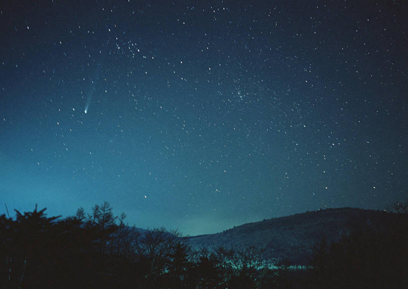 无人,横图,室外,夜晚,正面,神秘,极光,流星,美景,山,山脉,星空,植物,夜景,景观,山峰,山峦,背光,辉煌,浪漫,美丽,文化,树,树木,绿色,自然,群山,祈祷,灿烂,景色,许愿,百武彗星,彗星,生长,成长,气象,华丽,祈求,天体,美好,天文,神奇,逆光,天文学,绚烂,光耀,极光带,极光弧,极光幔,极光芒,极光片,扫把星,扫帚星,流星雨,星夜,夜空,彩图