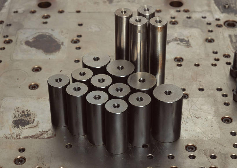 无人,横图,俯视,室内,特写,白天,静物,金属制品,一排,许多,连接,组合,整齐,并列,并排,金属,工具,很多,排列,黑色,链接,螺母,螺帽,五金,紧固,队列,拼接,拼凑,平行,螺丝帽,拼合,凑集,聚合,撮合,链结,牢固,彩图,高角度拍摄