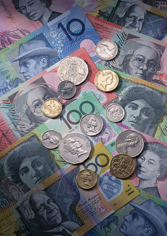 西方人,脸,头,脸颊,无人,竖图,俯视,彩色,室内,特写,白天,钱,静物,欧洲,欧洲人,一堆,许多,阴影,堆叠,堆积,反射,标志,钱币,数字,文字,影子,字符,银色,很多,许多人,注视,标识,观察,看,一群人,金色,钞票,金融,纸币,摄影,阿拉伯数字,影棚,澳元,经济,观看,堆,察看,关注,流通,纸钞,贸易,货币,现金,硬币,男人,男性,中年男性,白种人,头部,脸部,脸蛋,面部,半身,彩图,高角度拍摄,影棚拍摄,拍摄,澳大利亚货币