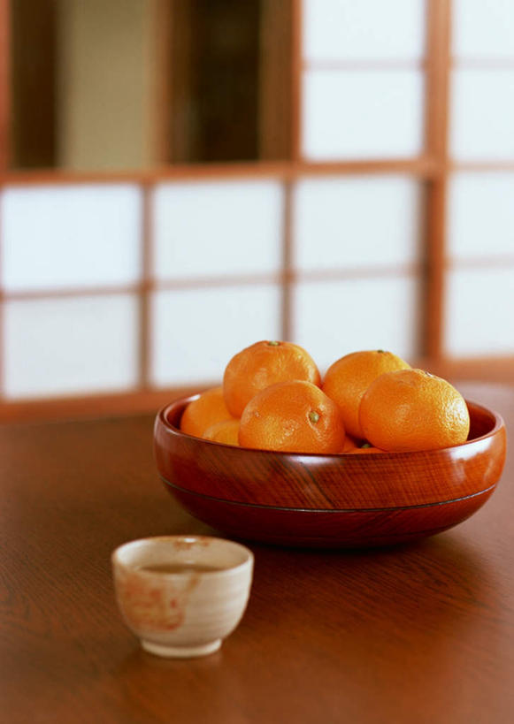 无人,家,竖图,俯视,室内,特写,白天,幸福,茶,房间,家具,柑橘,杯子,水果,朦胧,模糊,日本文化,新鲜,木制,屋子,生食,茶叶,食品,果实,和室,古典,文化,娱乐,楼房,住宅,食物,木制品,容器,水杯,碗,取暖,享受,休闲,日式,温暖,温馨,放松,乐趣,有机食品,绿色食品,储藏,提神,舒适,储存,醒脑,被炉,炬燵,暖桌,柑桔,茶杯,橘子,桔子,彩图,高角度拍摄,房子,大红蜜橘,大红袍,红橘,黄橘,宽皮橘,贮存,传统文化