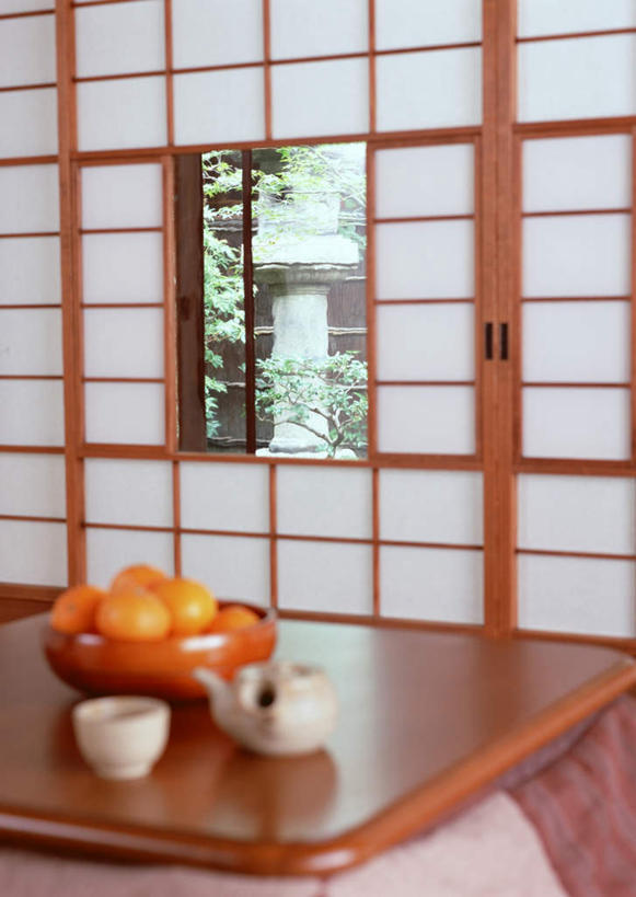 无人,家,竖图,俯视,室内,白天,幸福,植物,茶,房间,家具,柑橘,杯子,水果,玻璃,日本文化,新鲜,木制,壶,屋子,生食,茶叶,食品,果实,和室,塌塌米,榻榻米,古典,文化,娱乐,楼房,住宅,玻璃制品,水壶,树,树木,食物,绿色,自然,茶壶,木制品,容器,水杯,碗,取暖,享受,休闲,日式,温暖,温馨,放松,乐趣,有机食品,绿色食品,生长,成长,储藏,提神,舒适,储存,醒脑,被炉,炬燵,暖桌,柑桔,叠席,茶杯,橘子,桔子,彩图,高角度拍摄,房子,大红蜜橘,大红袍,红橘,黄橘,宽皮橘,贮存,传统文化