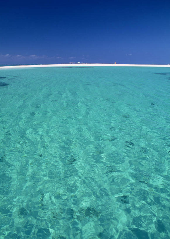 无人,竖图,室外,白天,正面,旅游,度假,海浪,海洋,美景,沙滩,日本,亚洲,阴影,光线,沙子,影子,海岸,景观,浪花,水平线,辽阔,海平线,沙地,娱乐,冲绳,蓝色,蓝天,天空,阳光,自然,海水,天,享受,休闲,广阔,景色,放松,晴朗,一望无际,冲绳县,自然风光,海景,东亚,万里无云,琉球群岛,日本国,九州地方,无边无际,一马平川,冲绳群岛,久米岛,大海,风浪,海,海水的波动,海滩,近岸浪,涌浪,晴空,晴空万里,彩图,水天相接,水天一线