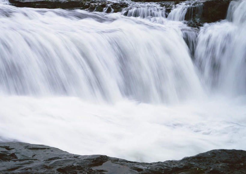 无人,横图,室外,白天,正面,旅游,度假,河流,石头,美景,瀑布,山,山脉,水,日本,亚洲,阴影,飞溅,溅,光线,石子,液体,影子,河水,景观,山峰,水滴,水流,青苔,苔藓,山峦,娱乐,冲绳,水珠,阳光,自然,群山,享受,休闲,景色,放松,冲绳县,喷洒,自然风光,东亚,琉球群岛,竹富岛,日本国,九州地方,八重山群岛,跌水,石块,岩石,彩图,竹富町