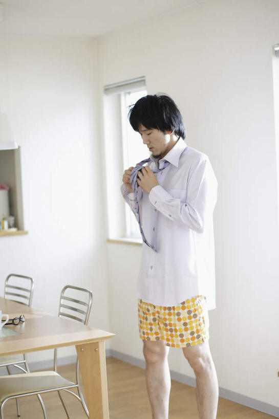 东方人,一个人,商务人士,商务男性,站,竖图,室内,白天,正面,衬衫,西装,餐桌,窗户,桌子,椅子,亚洲,仅一个男性,仅一个人,握,套装,正装,木椅,墙,领带,注视,职业装,黄种人,玻璃窗,墙壁,墙面,仅一个年轻男性,白色,低头,观察,看,站着,握着,餐台,观看,察看,打理,象征,庄重,关注,商务装,身份,工薪阶层,正式,地位,男人,男性,年轻男性,亚洲人,白领,上班族,站立,半身,彩图,衬衣