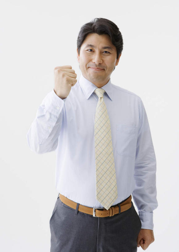 东方人,一个人,商务人士,商务男性,站,笑,微笑,竖图,室内,白天,白色背景,正面,衬衫,亚洲,仅一个男性,仅一个人,仅一个中年男性,握,套装,领带,注视,黄种人,鼓励,腰带,观察,加油,看,手势,握拳,站着,打气,握着,摄影,影棚,观看,皮带,察看,象征,庄重,关注,鼓舞,商务装,身份,工薪阶层,配饰,正式,地位,裤带,男人,男性,中年男性,亚洲人,白领,上班族,站立,半身,彩图,影棚拍摄,衬衣,拍摄