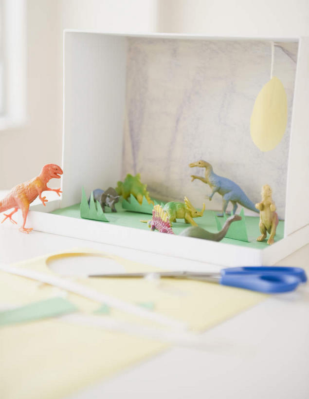 无人,竖图,室内,白天,正面,游戏,玩具,修剪,阴影,艺术,反射,工具,剪刀,影子,纸艺,手工艺品,墙,玩,文化,娱乐,墙壁,墙面,白色,纸制品,工艺品,剪纸,休闲,益智,恐龙,活动,裁剪,剪子,剪裁,切割,高雅,发泄,消遣,智力,凶猛,自信心,品位,宣泄,剪画,刻纸,灭尽,灭绝,史前动物,凶残,玩耍,嬉戏,彩图