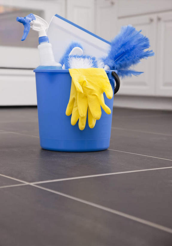 无人,竖图,室内,白天,正面,安全,厨房,静物,朦胧,模糊,瓷砖,地砖,工具,桶,塑料,防护,地面,畚箕,一个,蓝色,瓶子,容器,手套,塑料制品,清洁,簸箕,单个,储藏,保护,塑料桶,鸡毛掸子,卫生,除尘,喷雾瓶,储存,保洁,保险,鸡毛掸,保全,周全,安稳,安定,防护手套,平安,彩图,灶间,喷瓶,贮存