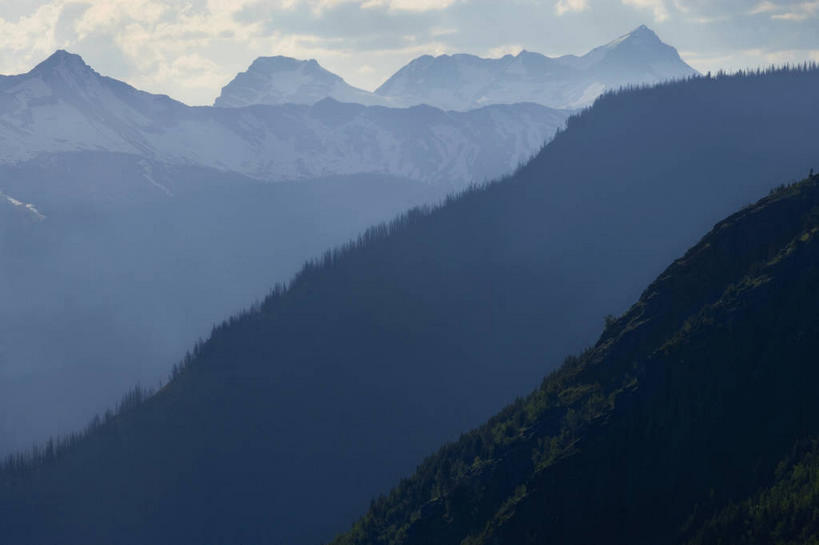 无人,公园,横图,俯视,航拍,室外,白天,旅游,度假,美景,森林,山,山脉,树林,植物,雾,美国,朦胧,模糊,景观,山峰,云,云朵,山峦,云彩,娱乐,树,树木,蓝色,绿色,白云,蓝天,天空,自然,群山,天,享受,休闲,景色,放松,生长,晴朗,成长,迷雾,北美,北美洲,鸟瞰,自然风光,美洲,蒙大拿州,北亚美利加洲,亚美利加洲,蒙大拿,长空之乡,财富之州,冰河公园,冰河国家公园,大雾,晴空,彩图,高角度拍摄