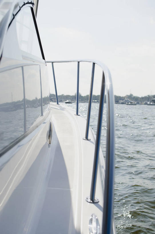 无人,栏杆,竖图,室外,白天,正面,旅游,度假,海浪,海洋,美景,城市,船,美国,一艘,阴影,光线,影子,景观,浪花,围栏,游艇,娱乐,护栏,天空,阳光,自然,海水,交通工具,天,享受,休闲,景色,放松,北美,北美洲,自然风光,载具,美洲,海景,首府,马里兰州,自由之州,战线之州,马里兰,北亚美利加洲,亚美利加洲,小美国,安纳波利斯,安那波利斯,亚那波里斯,大海,风浪,海,海水的波动,近岸浪,涌浪,彩图,美利坚合众国