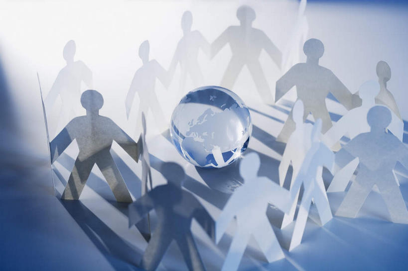 无人,伙伴,朋友,站,伸展双臂,握手,横图,俯视,室内,特写,白天,友谊,合作,团队,静物,阴影,艺术,环绕,围绕,透明,反射,影子,纸艺,手工艺品,水晶,许多人,环抱,文化,纸制品,工艺品,剪纸,站着,一群人,球体,水晶球,战略,摄影,影棚,高雅,自信心,品位,联合,合谋,剪画,刻纸,萦绕,配合,协作,男人,男性,中年男性,搀手,敞开双臂,拉手,伸开双臂,手搀手,手拉手,手牵手,手握手,展开双肩,站立,张开手臂,张开双臂,半身,彩图,高角度拍摄,影棚拍摄,拍摄