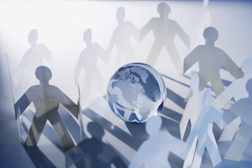 无人,伙伴,朋友,站,伸展双臂,握手,横图,俯视,室内,特写,白天,友谊,合作,团队,静物,阴影,艺术,环绕,围绕,透明,反射,影子,纸艺,手工艺品,水晶,许多人,环抱,文化,纸制品,工艺品,剪纸,站着,一群人,球体,水晶球,战略,摄影,影棚,高雅,自信心,品位,联合,合谋,剪画,刻纸,萦绕,配合,协作,男人,男性,中年男性,搀手,敞开双臂,拉手,伸开双臂,手搀手,手拉手,手牵手,手握手,展开双肩,站立,张开手臂,张开双臂,半身,彩图,高角度拍摄,影棚拍摄,拍摄