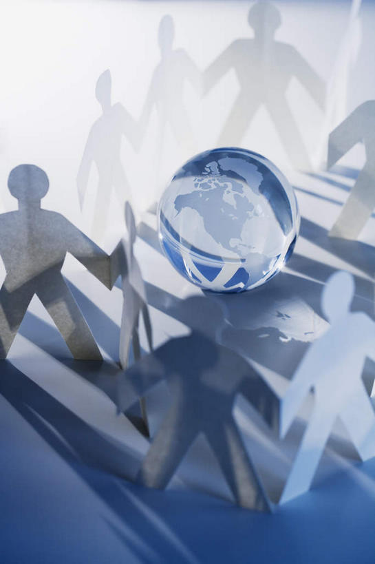 无人,伙伴,朋友,站,伸展双臂,握手,竖图,俯视,室内,特写,白天,友谊,合作,团队,静物,阴影,艺术,环绕,围绕,透明,反射,影子,纸艺,手工艺品,水晶,许多人,环抱,文化,纸制品,工艺品,剪纸,站着,一群人,球体,水晶球,战略,摄影,影棚,高雅,自信心,品位,联合,合谋,剪画,刻纸,萦绕,配合,协作,男人,男性,中年男性,搀手,敞开双臂,拉手,伸开双臂,手搀手,手拉手,手牵手,手握手,展开双肩,站立,张开手臂,张开双臂,半身,彩图,高角度拍摄,影棚拍摄,拍摄