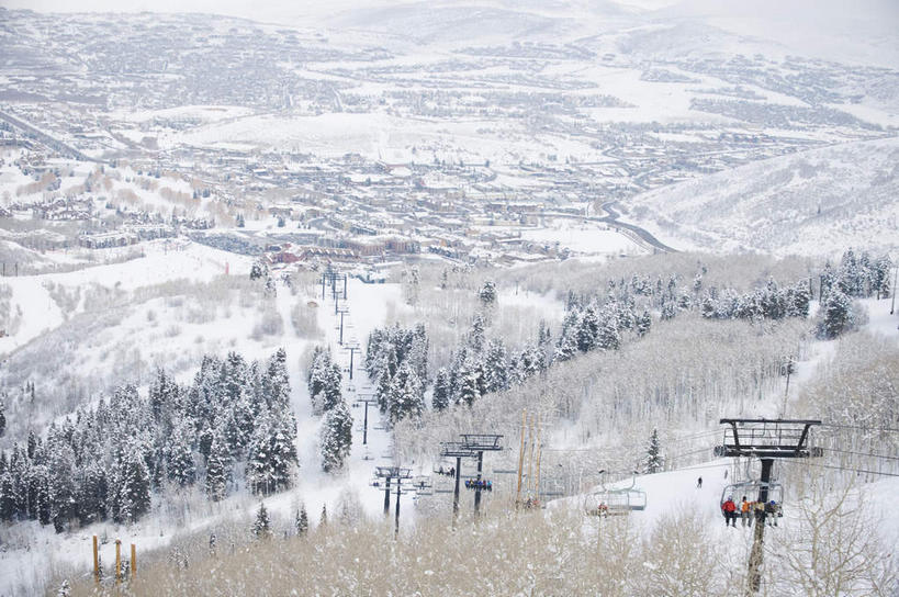 无人,横图,俯视,航拍,室外,白天,旅游,度假,美景,山,树林,雪,雪山,植物,大雪,美国,冰,积雪,景观,山峰,雪景,冬季,冬天,山峦,娱乐,缆车,树,树木,绿色,自然,交通工具,享受,休闲,景色,放松,寒冷,生长,成长,冰冷,北美,北美洲,犹他州,鸟瞰,自然风光,美洲,索道,北亚美利加洲,亚美利加洲,犹他,蜂窝之州,蜂房州,严寒,冰凉,酷寒,凛冽,凛凛,极冷,缆索铁路,彩图,高角度拍摄