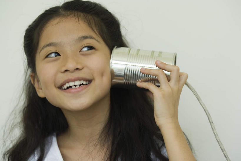 东方人,儿童,脸,头,脸颊,手,一个人,笑,打电话,微笑,露齿笑,横图,室内,特写,白天,白色背景,正面,纯洁,电话,金属制品,亚洲,仅一个女性,仅一个人,握,金属,包装,罐子,拿,听,拿着,黄种人,通讯设备,肩膀,饮料,小孩,话筒,容器,仅一个小孩,手部,电话线,可爱,童年,童趣,握着,斜视,创意,摄影,影棚,易拉罐,童真,创新,烂漫,无邪,新意,酒涡,梨涡,交流,天真,女孩,女人,女性,亚洲人,孩子,头部,脸部,脸蛋,面部,电话机,沟通,通话,半身,彩图,影棚拍摄,拍摄,女生