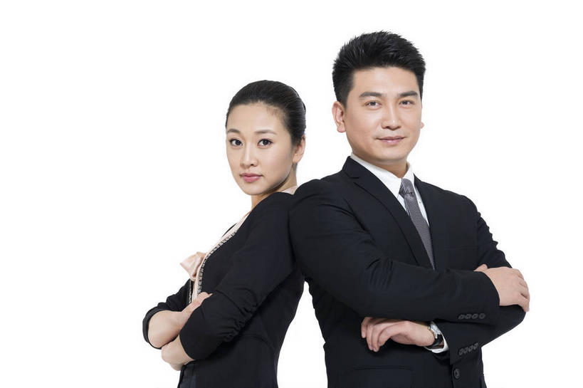 东方人,两个人,同事,商务人士,商务男性,商务女性,站,笑,双手交叉,微笑,横图,室内,白天,白色背景,正面,衬衫,安全,成功,合作,团队,集体,信心,亚洲,套装,领带,扭头,依靠,注视,黄种人,队伍,观察,看,倚靠,站着,转头,背靠背,背对背,摄影,影棚,观看,察看,领导,双手抱胸,象征,庄重,成就,关注,摄影棚,商务装,身份,合伙,领袖,工薪阶层,正式,地位,信任,男人,男性,年轻男性,年轻女性,女人,女性,亚洲人,白领,上班族,站立,半身,彩图,影棚拍摄,衬衣,拍摄