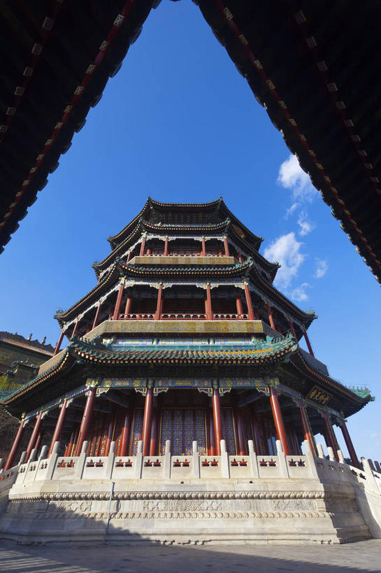 无人,颐和园,宫殿,竖图,室外,白天,仰视,旅游,度假,名胜古迹,标志建筑,地标,建筑,北京,中国,亚洲,阴影,遗迹,光线,瓦片,影子,屋顶,云,云朵,首都,云彩,顶棚,瓦,古迹,文物,娱乐,建设,古建筑,蓝色,白云,蓝天,天空,阳光,天,享受,休闲,旅游胜地,放松,建造,晴朗,权利,古文明,东亚,屋瓦,海淀区,中华人民共和国,北京市,京,北平,华北地区,皇家园林,清漪园,晴空,彩图,低角度拍摄