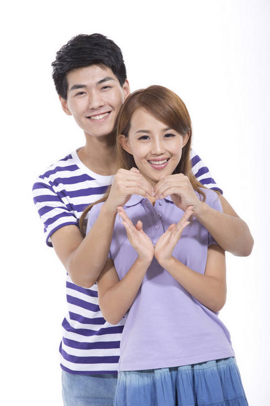 东方人,两个人,站,笑,微笑,露齿笑,竖图,室内,白天,白色背景,正面,裙子,爱情,亚洲,条纹,服装,爱心,浪漫,注视,休闲装,黄种人,衣服,紫色,观察,看,手势,站着,休闲,温暖,温馨,心形,休闲服,恩爱,短裙,恋人,摄影,服饰,影棚,观看,半身裙,和睦,察看,食指,关注,摄影棚,超短裙,男人,男性,年轻男性,年轻女性,女人,女性,亚洲人,心型,大拇指,情侣,站立,半身,彩图,影棚拍摄,拍摄,伴侣,融洽,打手势