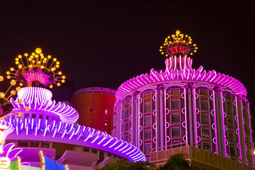 无人,横图,彩色,室外,夜晚,仰视,旅游,度假,游戏,赌博,贪欲,竞争,标志建筑,地标,建筑,霓虹灯,澳门,中国,亚洲,阴影,光线,影子,灯光,七彩,玩,娱乐,光源,建设,霓虹,刺激,灯,葡京酒店,粉色,黄色,享受,休闲,旅游胜地,放松,赌场,活动,照明设备,发泄,消遣,智力,博彩,东亚,投机,侥幸,欲望,港澳台,中华人民共和国,氖灯,宣泄,澳门特别行政区,澳,玩耍,嬉戏,彩图,低角度拍摄,胜负,输赢,娱乐场