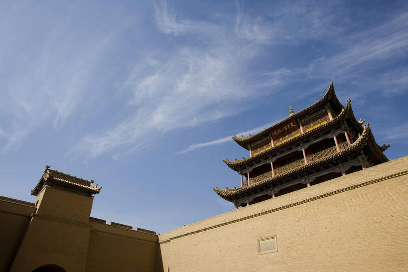 无人,横图,室外,白天,正面,旅游,度假,名胜古迹,标志建筑,地标,建筑,长城,中国,亚洲,阴影,遗迹,光线,瓦片,影子,墙,屋顶,屋檐,云,云朵,云彩,顶棚,古迹,文物,娱乐,建设,城墙,古建筑,檐,墙壁,墙面,蓝色,白云,蓝天,天空,阳光,天,享受,休闲,旅游胜地,放松,晴朗,坚硬,万里长城,防御,古文明,东亚,甘肃,甘肃省,嘉峪关,中华人民共和国,西北地区,甘,嘉峪关市,坚固,晴空,彩图,嘉峪关长城