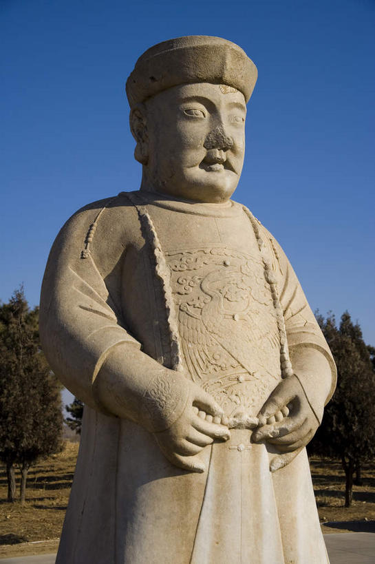 无人,站,竖图,室外,白天,正面,旅游,度假,名胜古迹,植物,标志建筑,道路,地标,建筑,路,帽子,雕塑,中国,亚洲,阴影,服装,遗迹,艺术,装饰,光线,雕刻,雕像,影子,小路,交通,古迹,文物,娱乐,建设,古建筑,树,树木,一个,衣服,蓝色,绿色,蓝天,天空,阳光,自然,工艺品,天,站着,享受,休闲,旅游胜地,放松,服饰,生长,晴朗,单个,成长,纪念,美术,衣着,穿着,主题,开封,陈列,古文明,东亚,万里无云,中华人民共和国,华北地区,功能,美学,无边帽,河北,河北省,冀,河南,河南省,豫,华中地区,开封市,唐山,唐山市,衣饰,开封府,晴空,晴空万里,站立,半身,彩图,东陵,南衙,清东陵,遵化,遵化市