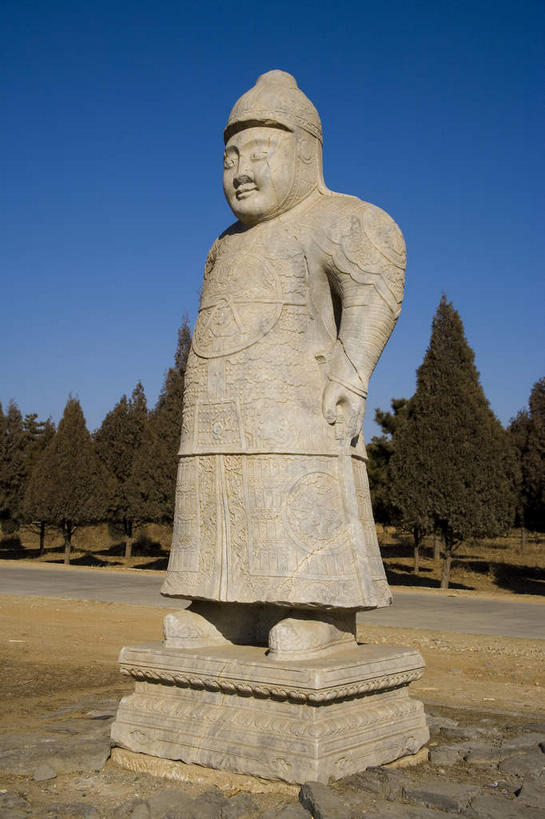无人,站,竖图,室外,白天,正面,旅游,度假,名胜古迹,植物,标志建筑,道路,地标,建筑,路,帽子,雕塑,中国,亚洲,阴影,服装,遗迹,艺术,装饰,光线,雕刻,雕像,影子,小路,交通,古迹,文物,娱乐,建设,古建筑,树,树木,一个,衣服,蓝色,绿色,蓝天,天空,阳光,自然,工艺品,天,站着,享受,休闲,旅游胜地,放松,服饰,生长,晴朗,单个,成长,纪念,美术,衣着,穿着,主题,开封,陈列,古文明,东亚,万里无云,中华人民共和国,华北地区,功能,美学,无边帽,河北,河北省,冀,河南,河南省,豫,华中地区,开封市,唐山,唐山市,衣饰,开封府,晴空,晴空万里,站立,彩图,全身,东陵,南衙,清东陵,遵化,遵化市