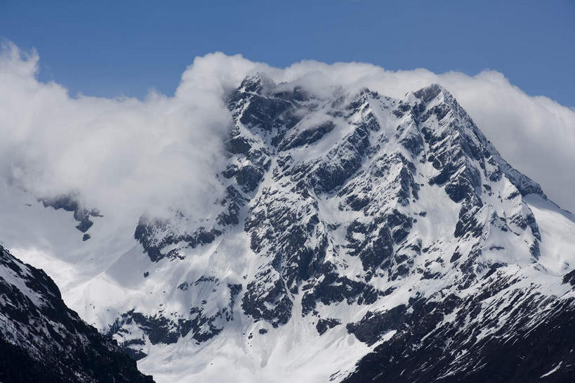 无人,横图,室外,白天,正面,旅游,度假,石头,美景,山,雪,雪山,大雪,中国,亚洲,阴影,光线,石子,影子,冰,积雪,景观,山峰,悬崖,雪景,云,云朵,冬季,冬天,山峦,云彩,娱乐,德钦,迪庆,云南,蓝色,白云,蓝天,天空,阳光,自然,天,享受,休闲,景色,放松,寒冷,晴朗,冰冷,自然风光,东亚,迪庆藏族自治州,云南省,德钦县,白马雪山,中华人民共和国,西南地区,严寒,冰凉,酷寒,凛冽,凛凛,极冷,绝壁,滇,迪庆州,石块,岩石,晴空,彩图,白马雪山国家级自然保护区,白芒雪山,白茫雪山