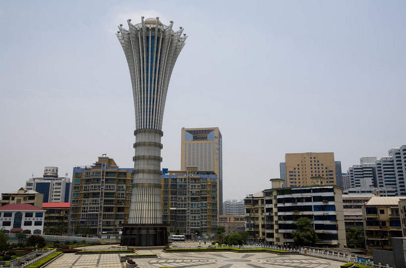 无人,体育馆,高楼大厦,运动场,横图,室外,白天,仰视,旅游,度假,植物,窗户,落地窗,标志建筑,大厦,道路,地标,建筑,路,摩天大楼,公路,中国,亚洲,一排,许多,阴影,整齐,并列,并排,光线,影子,云,云朵,交通,很多,云彩,娱乐,建设,体育场,玻璃窗,树,树木,排列,蓝色,绿色,白云,蓝天,天空,阳光,自然,天,享受,休闲,旅游胜地,放松,生长,晴朗,成长,队列,平行,玻璃幕墙,东亚,湖南,湖南省,中华人民共和国,省会,运动馆,华中地区,长沙,长沙市,湘,晴空,马路,彩图,低角度拍摄,大楼,高层建筑,高楼,摩天楼,芙蓉区,贺龙体育场,湖南省劳动人民体育场