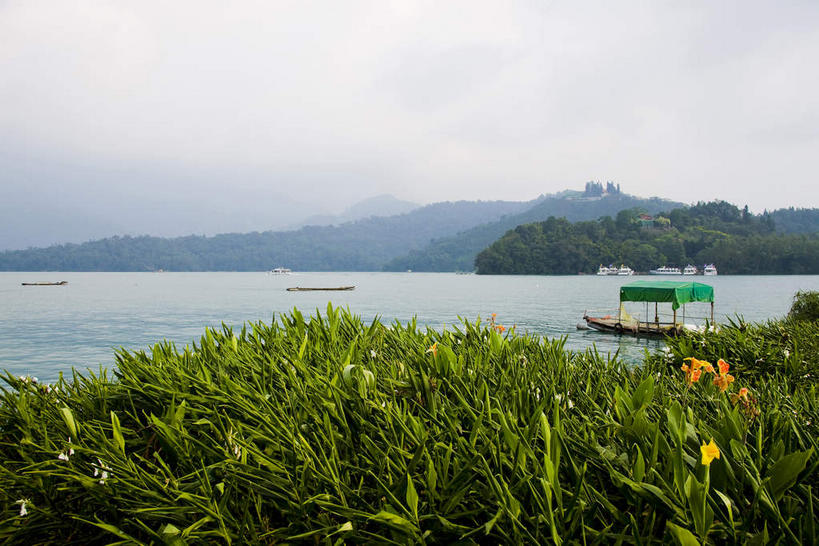 无人,横图,室外,白天,正面,旅游,度假,岛屿,海浪,海洋,美景,植物,船,日月潭,台湾,中国,亚洲,一艘,波纹,飞溅,溅,液体,岛,景观,浪花,水滴,乌云,云,阴天,云朵,木船,云彩,娱乐,水珠,树,树木,绿色,水纹,天空,自然,海水,船尾波,交通工具,波浪,天,享受,休闲,景色,放松,生长,成长,舟,昏暗,阴沉,喷洒,自然风光,载具,海景,东亚,南投县,鱼池乡,港澳台,中华人民共和国,台湾省,南投,日月潭国家风景区,大海,风浪,海,海水的波动,近岸浪,列岛,群岛,涌浪,诸岛,彩图,台