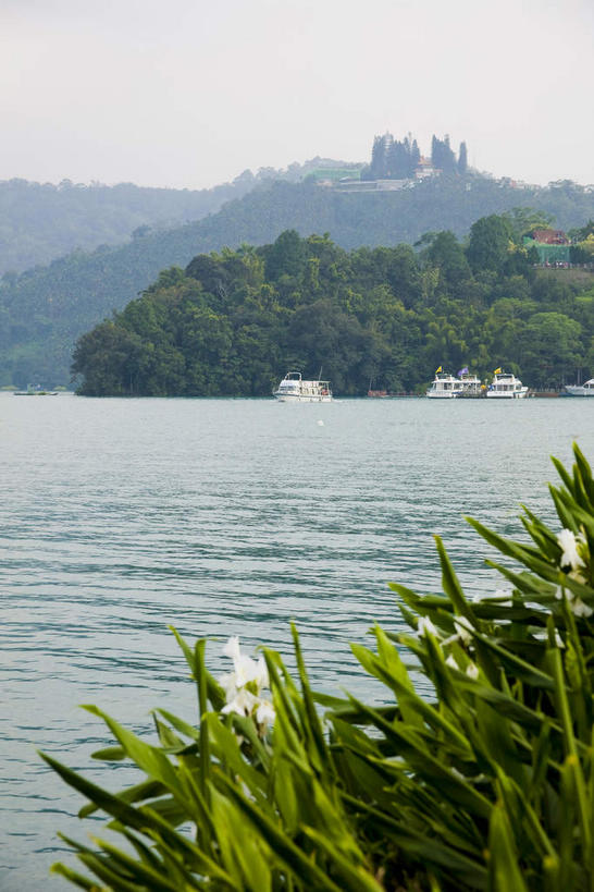 无人,竖图,室外,白天,正面,旅游,度假,岛屿,海浪,海洋,美景,植物,日月潭,台湾,中国,亚洲,岛,景观,浪花,乌云,云,阴天,云朵,云彩,娱乐,树,树木,绿色,天空,自然,海水,天,享受,休闲,景色,放松,生长,成长,昏暗,阴沉,自然风光,海景,东亚,南投县,鱼池乡,港澳台,中华人民共和国,台湾省,南投,日月潭国家风景区,大海,风浪,海,海水的波动,近岸浪,列岛,群岛,涌浪,诸岛,彩图,台