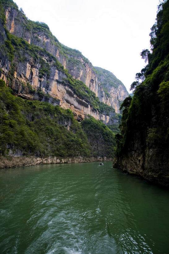 无人,竖图,室外,白天,仰视,旅游,度假,河流,石头,美景,山,山脉,水,峡谷,重庆,中国,亚洲,曲折,弯曲,石子,河水,景观,山峰,水流,山谷,山峦,娱乐,天空,自然,群山,天,享受,休闲,景色,放松,蜿蜒,岩层,自然风光,东亚,中华人民共和国,西南地区,重庆市,渝,巫山县,山城,石块,岩石,彩图,低角度拍摄,小三峡,巫山小三峡,小小三峡旅游风景区