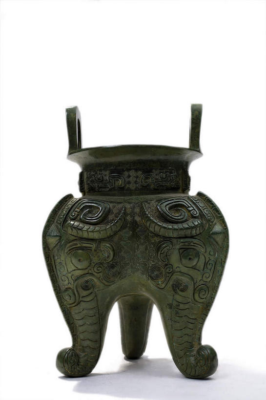 无人,竖图,室内,特写,白天,白色背景,正面,静物,金属制品,阴影,装饰,生锈,反射,纹路,金属,纹理,影子,古典,文化,文物,一个,工艺品,摄影,影棚,单个,古董,华丽,修饰,腐蚀,侵蚀,点缀,古物,摄影棚,古玩,肌理,青铜,衬托,美观,雅致,雅观,青铜器,腐化,锈迹斑斑,彩图,影棚拍摄,拍摄,青铜制品,象纹