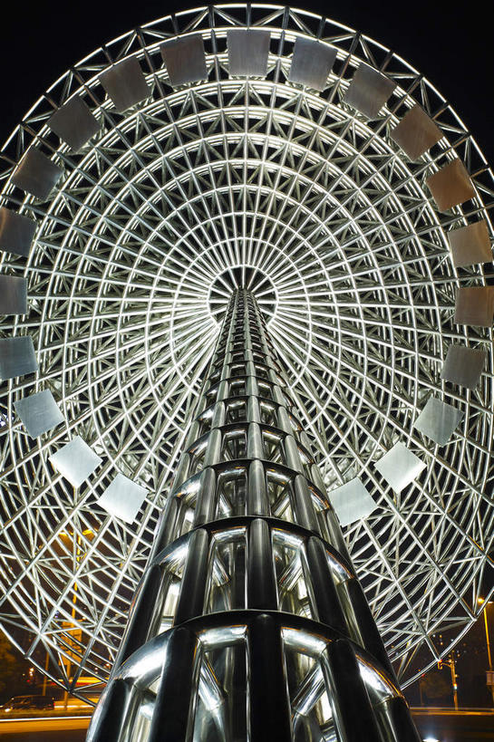 无人,竖图,室外,白天,仰视,旅游,度假,标志建筑,地标,建筑,金属制品,雕塑,上海,中国,亚洲,阴影,艺术,装饰,时间,光线,金属,雕刻,雕像,影子,计时,娱乐,建设,浦东,架子,蓝色,蓝天,天空,阳光,工艺品,天,享受,休闲,旅游胜地,放松,晴朗,纪念,支撑,美术,固定,申,准确,主题,精准,陈列,浦东新区,世纪大道,世纪广场,日晷,东亚,上海市,万里无云,中华人民共和国,沪,华东地区,功能,美学,日规,晴空,晴空万里,彩图,低角度拍摄,上海世纪广场,东方之光