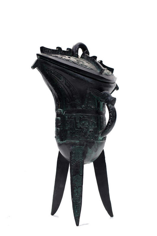 无人,竖图,室内,特写,白天,白色背景,正面,静物,杯子,金属制品,生锈,纹路,金属,纹理,古典,文化,文物,一个,酒杯,工艺品,摄影,影棚,单个,古董,腐蚀,侵蚀,古物,摄影棚,古玩,肌理,青铜,青铜器,腐化,锈迹斑斑,彩图,影棚拍摄,拍摄,青铜制品,晨肇宁角,角