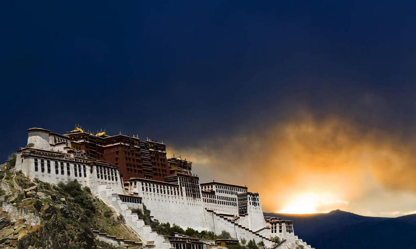 无人,宫殿,横图,室外,白天,仰视,旅游,度假,名胜古迹,日落,植物,标志建筑,地标,建筑,布达拉宫,中国,亚洲,节日,遗迹,墙,晚霞,霞光,落日,建筑群,古迹,文化,文物,娱乐,建设,古建筑,拉萨,西藏,墙壁,墙面,树,树木,绿色,白色,自然,黄昏,祈祷,享受,休闲,健康,旅游胜地,彩霞,放松,许愿,宗教,佛教,信仰,生长,成长,纪念,祈求,藏,古文明,东亚,西藏自治区,首府,中华人民共和国,西南地区,拉萨市,释教,夕照,薄暮,第二普陀山,平安,夕阳,彩图,低角度拍摄,傍晚,斜阳