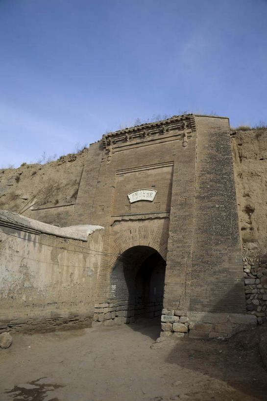 无人,竖图,室外,白天,正面,旅游,度假,名胜古迹,标志建筑,地标,建筑,中国,亚洲,阴影,遗迹,光线,影子,墙,古迹,文物,娱乐,建设,城墙,古建筑,墙壁,墙面,蓝色,蓝天,天空,阳光,天,享受,休闲,旅游胜地,放松,城楼,晴朗,坚硬,防御,古文明,东亚,万里无云,中华人民共和国,华北地区,河北,河北省,冀,门楼,张家口,张家口市,坚固,晴空,晴空万里,彩图,蔚县,蔚州