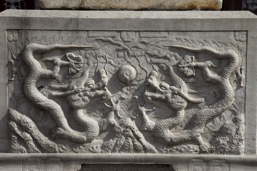 无人,横图,室外,白天,侧面,旅游,度假,绘画,成功,名胜古迹,标志建筑,地标,建筑,雕塑,北京,十三陵,中国,亚洲,两条,遗迹,艺术,装饰,龙,雕刻,雕像,浮雕,首都,古迹,文化,文物,娱乐,建设,古建筑,工艺品,享受,休闲,旅游胜地,放松,纪念,美术,高贵,主题,图腾,传说,陈列,古文明,东亚,中华人民共和国,北京市,京,北平,华北地区,功能,美学,祥瑞,灵兽,二龙戏珠,权势,尊荣,昌平区,明十三陵,天寿山,幸运,画画,彩图,全身,浅浮雕,龙珠,昌平