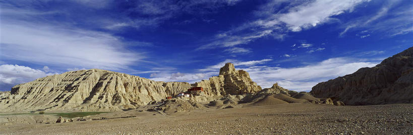 无人,横图,全景,室外,白天,仰视,旅游,度假,石头,美景,山,山脉,天际线,中国,亚洲,阴影,光线,石子,影子,堡垒,城堡,景观,山峰,云,云朵,山峦,云彩,娱乐,西藏,蓝色,白云,蓝天,天空,阳光,自然,群山,天,享受,休闲,景色,放松,晴朗,要塞,自然风光,藏,东亚,西藏自治区,中华人民共和国,西南地区,阿里,阿里市,设防,石块,岩石,晴空,彩图,低角度拍摄,古格王国遗址,札达,札达县