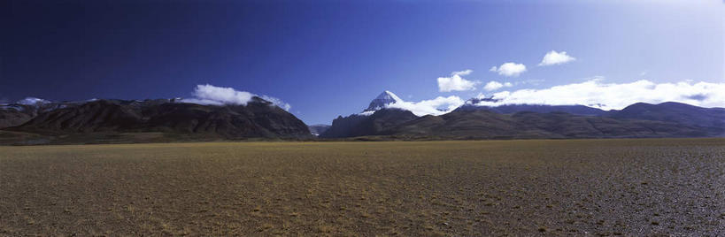 无人,横图,全景,室外,白天,正面,旅游,度假,美景,山,山脉,天际线,植物,中国,亚洲,阴影,枯萎,光线,影子,景观,山峰,云,云朵,枯草,山峦,云彩,娱乐,西藏,草,黄色,蓝色,白云,蓝天,天空,阳光,自然,群山,天,享受,休闲,景色,放松,晴朗,自然风光,藏,东亚,西藏自治区,中华人民共和国,西南地区,冈仁波齐峰,普兰县,晴空,彩图,冈底斯山脉,岗仁布钦,世界之轴,冈仁波齐,吉罗娑山