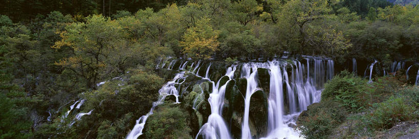 无人,横图,俯视,室外,白天,旅游,度假,石头,美景,瀑布,树林,水,植物,九寨沟,中国,亚洲,阴影,飞溅,溅,光线,石子,液体,影子,景观,水滴,悬崖,娱乐,水珠,树,树木,绿色,阳光,自然,享受,休闲,景色,放松,四川省,生长,成长,喷洒,自然风光,东亚,四川,阿坝,中华人民共和国,西南地区,阿坝藏族羌族自治州,阿坝州,川,九寨沟县,绝壁,九寨沟风景名胜区,漳扎镇,跌水,石块,岩石,彩图,高角度拍摄,树正沟,树正瀑布,九寨沟风景区,四川九寨沟风景名胜区