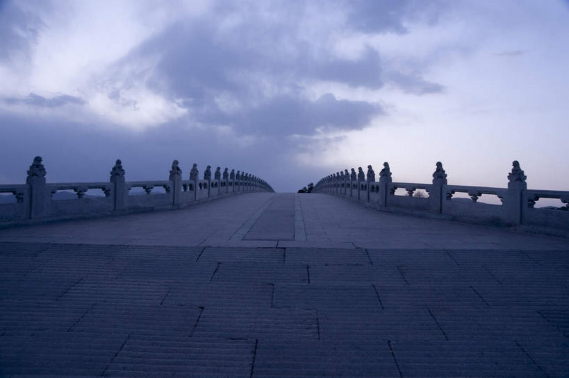 无人,颐和园,宫殿,栏杆,横图,室外,白天,仰视,旅游,度假,名胜古迹,日落,标志建筑,地标,建筑,桥梁,北京,中国,亚洲,遗迹,晚霞,霞光,落日,围栏,桥,首都,古迹,文物,娱乐,建设,古建筑,石桥,护栏,拱桥,黄昏,享受,休闲,旅游胜地,彩霞,放松,拱形,人行桥,石拱桥,权利,古文明,东亚,海淀区,中华人民共和国,北京市,京,北平,华北地区,皇家园林,夕照,薄暮,清漪园,夕阳,彩图,低角度拍摄,傍晚,斜阳