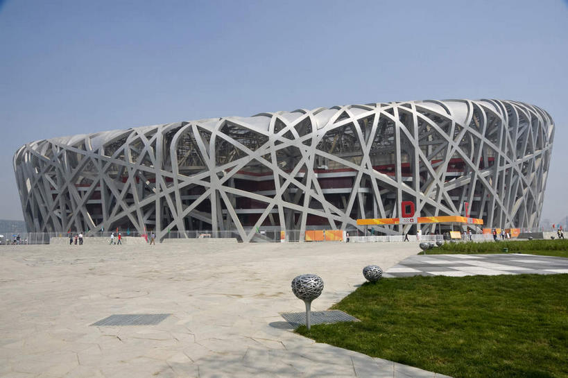 无人,体育馆,公园,运动场,横图,室外,白天,正面,旅游,度假,草地,草坪,植物,标志建筑,道路,地标,建筑,路,公路,北京,中国,亚洲,阴影,光线,鸟巢,影子,交通,首都,娱乐,建设,体育场,草,蓝色,绿色,蓝天,天空,阳光,天,享受,休闲,旅游胜地,放松,晴朗,东亚,国家体育场,万里无云,中华人民共和国,北京市,京,北平,华北地区,朝阳区,运动馆,晴空,晴空万里,马路,彩图,北京奥林匹克公园,北京国家体育场,北京奥林匹克体育场