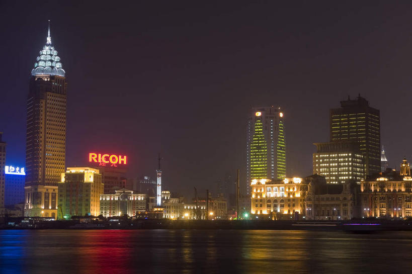 无人,高楼大厦,横图,彩色,室外,夜晚,正面,度假,河流,美景,水,城市风光,标志建筑,城市,大厦,地标,建筑,路灯,摩天大楼,霓虹灯,夜景,照明,上海,中国,亚洲,英文,标志,文字,字符,字母,河水,景观,水流,建筑群,灯光,七彩,娱乐,光源,标识,建设,霓虹,灯,倒影,天空,天,享受,休闲,景色,放松,英文字母,照亮,申,倒映,照明设备,黄浦区,东亚,上海市,光明大厦,中华人民共和国,沪,华东地区,氖灯,反照,彩图,大楼,高层建筑,高楼,摩天楼,金陵东路