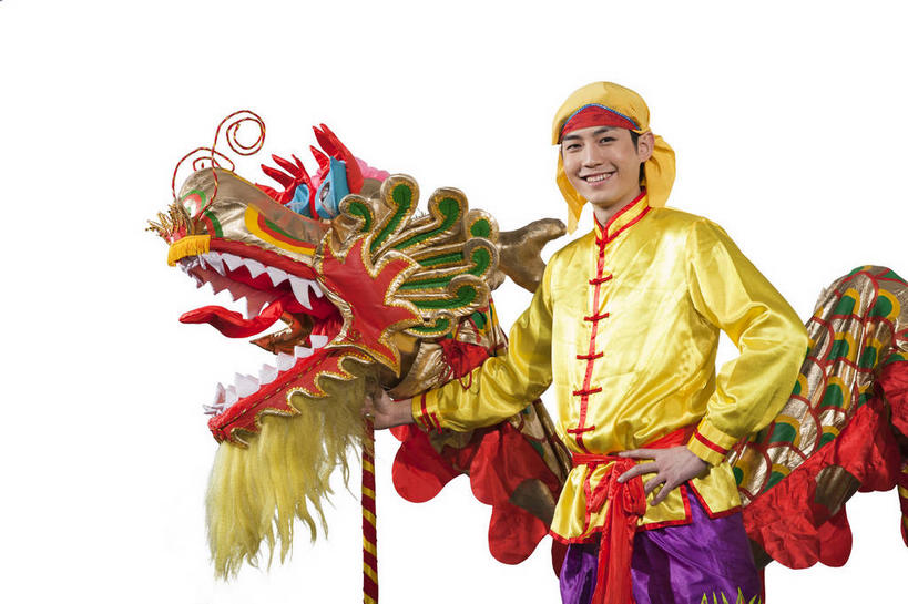 东方人,一个人,演员,电影明星,站,笑,微笑,露齿笑,横图,室内,白天,白色背景,正面,亚洲,仅一个男性,仅一个人,表演,握,服装,辟邪,头巾,头饰,拿,拿着,注视,黄种人,文化,手叉腰,仅一个年轻男性,舞龙,衣服,发饰,叉腰,观察,看,祈祷,祈福,站着,健康,握着,许愿,摄影,服饰,影棚,观看,祈求,察看,衣着,穿着,关注,摄影棚,表演服,演出服,驱邪,祛邪,避邪,衣饰,道具服,单手叉腰,平安,杆子,男人,男性,年轻男性,亚洲人,影视明星,站立,半身,彩图,影棚拍摄,拍摄,舞蹈,玩龙灯