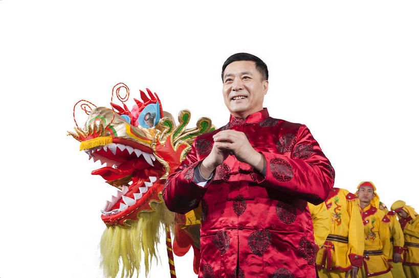 东方人,同事,演员,电影明星,站,笑,微笑,露齿笑,横图,室内,白天,白色背景,正面,民族服装,成功,合作,团队,集体,信心,亚洲,一排,表演,服装,辟邪,整齐,许多人,祝福,注视,黄种人,文化,队伍,排列,舞龙,衣服,黄色,红色,观察,看,祈祷,祈福,手势,站着,一群人,健康,恭喜,许愿,摄影,服饰,影棚,观看,礼节,祈求,察看,领导,衣着,成就,穿着,队列,关注,摄影棚,祝贺,礼仪,表演服,合伙,领袖,演出服,祝愿,作揖,拱手,尊敬,驱邪,祛邪,避邪,恭敬,寒暄,恭贺,同喜,衣饰,道具服,平安,男人,男性,年轻男性,中年男性,亚洲人,影视明星,站立,半身,彩图,影棚拍摄,传统服装,民俗服,拍摄,舞蹈,唐装,打手势,玩龙灯