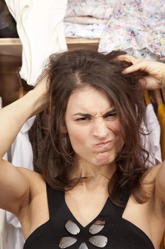 西方人,嘴,一个人,焊工,摸,竖图,室内,白天,正面,失败,柜子,欧洲,欧洲人,仅一个年轻女性,仅一个女性,仅一个人,抚摸,服装,沮丧,凌乱,注视,休闲装,衣服,衣橱,嘟嘴,观察,看,休闲,难受,休闲服,撅嘴,无奈,服饰,观看,失望,悲伤,察看,混乱,伤心,难过,关注,失落,颓废,更衣橱,挫败,受挫,落败,落空,错过,失足,失意,失策,失算,颓丧,衰颓,悲哀,懊丧,颓靡,气馁,丧气,纷乱,缭乱,庞杂,败北,挫折,失利,年轻女性,女人,女性,白种人,嘴巴,嘴唇,电焊工,焊接工,触摸,接触,半身,彩图